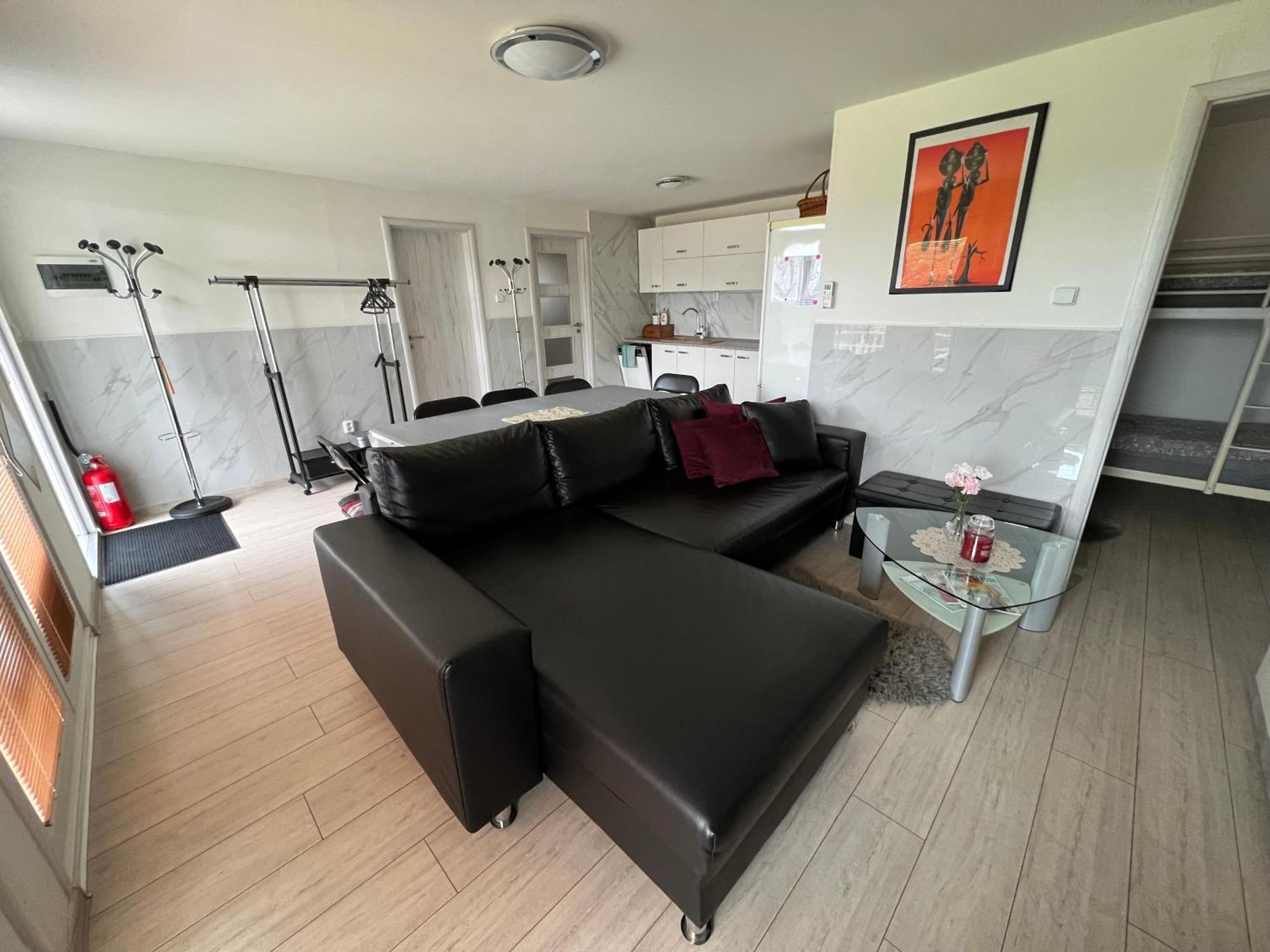 Johnys Apartment Ostrava Buitenkant foto